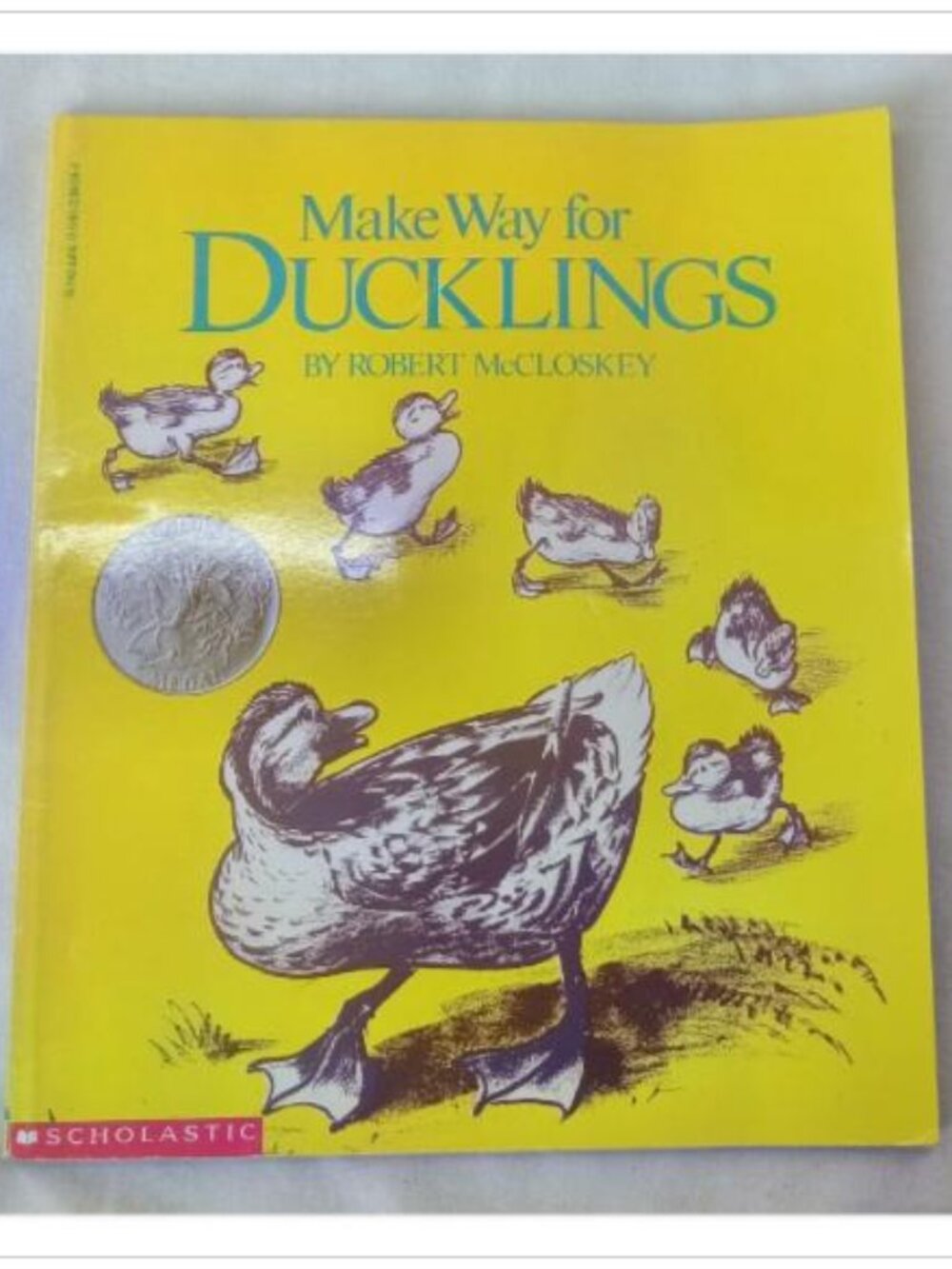 Make Way for Ducklings Robert McCloskey Paperback Book Vintage Novel Read
